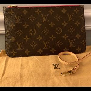 Louis Vuitton MM/GM Neverfull Pochette.